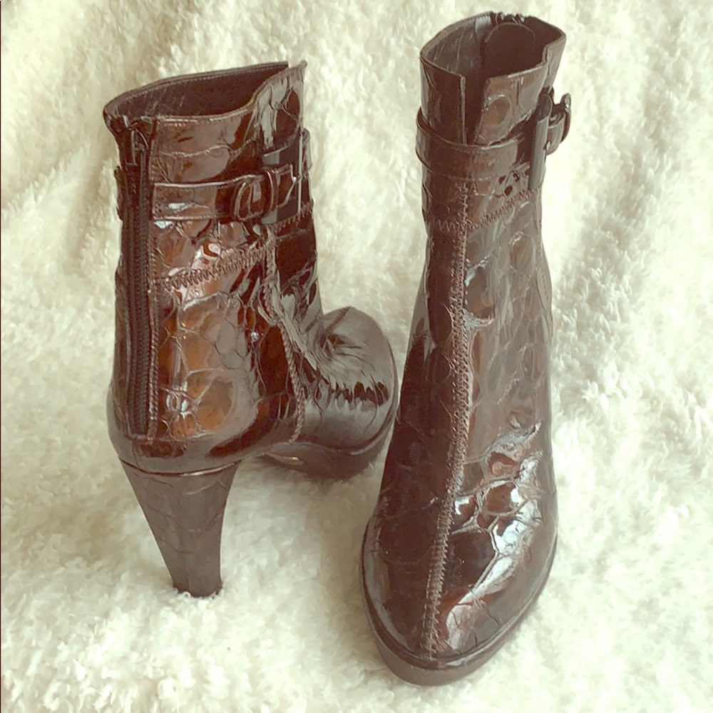 Stuart Weitzman Tortoise Brown Booties. 7